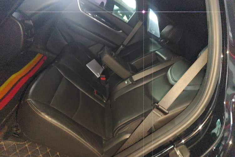 Used Cadillac XT5 2020 28T Luxury Version Left Rear Seat