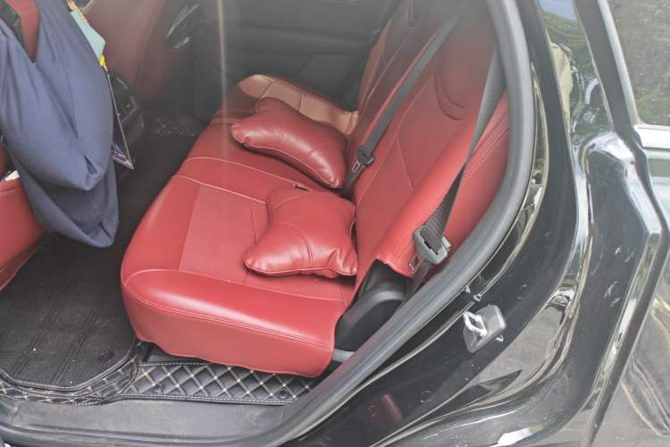 Used Cadillac XT5 2020 28T Luxury Version Left Rear Seat