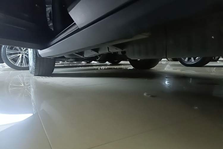 Used Cadillac XT5 2020 28T Luxury Version Left Side Sill