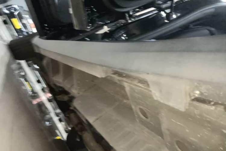 Used Cadillac XT5 2020 28T Luxury Version Left Side Sill