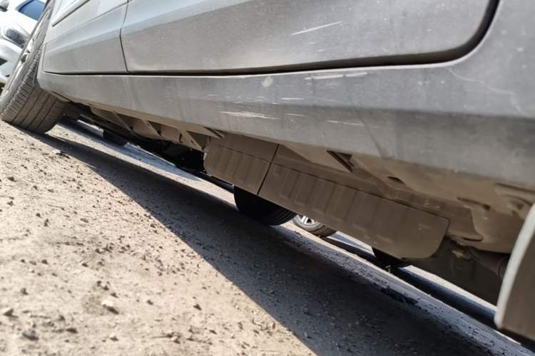 Used Cadillac XT5 2020 28T Luxury Version Left Side Sill