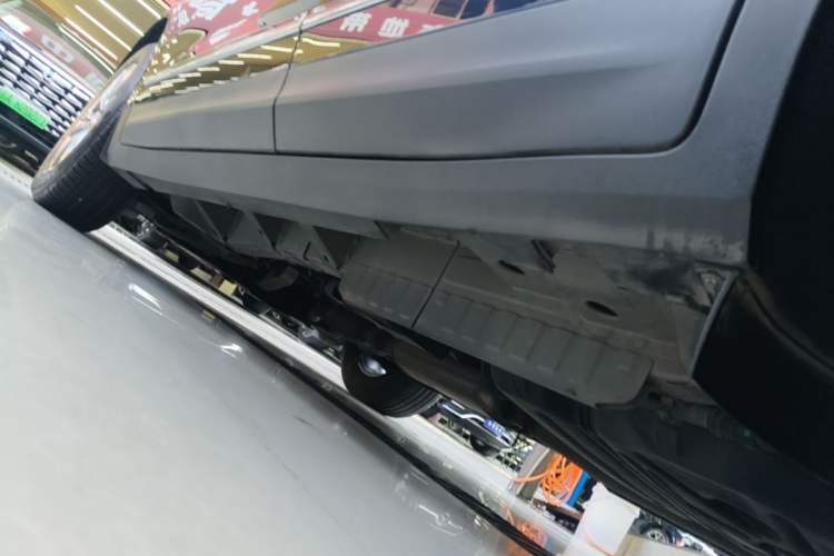 Used Cadillac XT5 2020 28T Luxury Version Left Side Sill