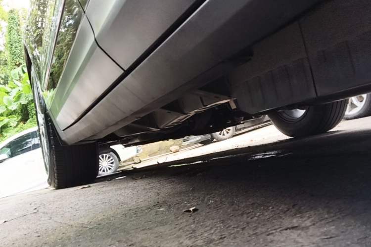 Used Cadillac XT5 2020 28T Luxury Version Left Side Sill