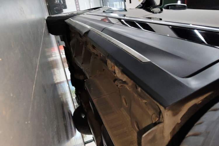 Used Cadillac XT5 2020 28T Luxury Version Left Side Sill