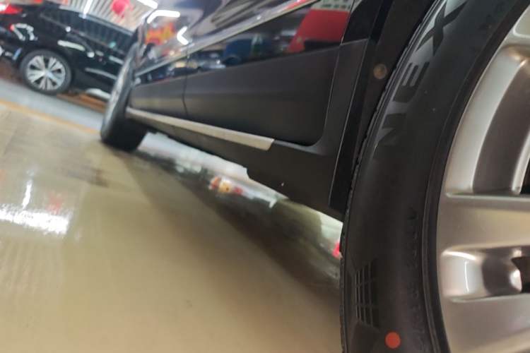 Used Cadillac XT5 2020 28T Luxury Version Left Side Sill