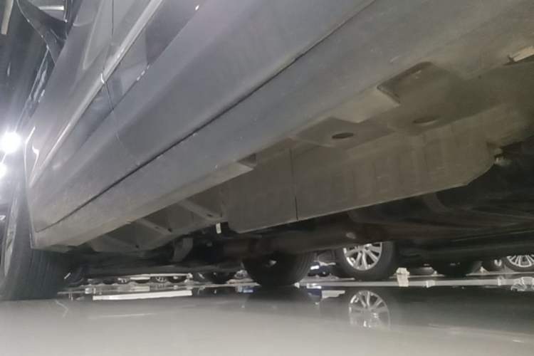 Used Cadillac XT5 2020 Revised Version 28T Luxury Edition Left Side Sill
