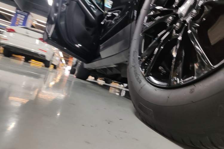 Used Cadillac XT5 2020 28T Luxury Version Left Side Sill