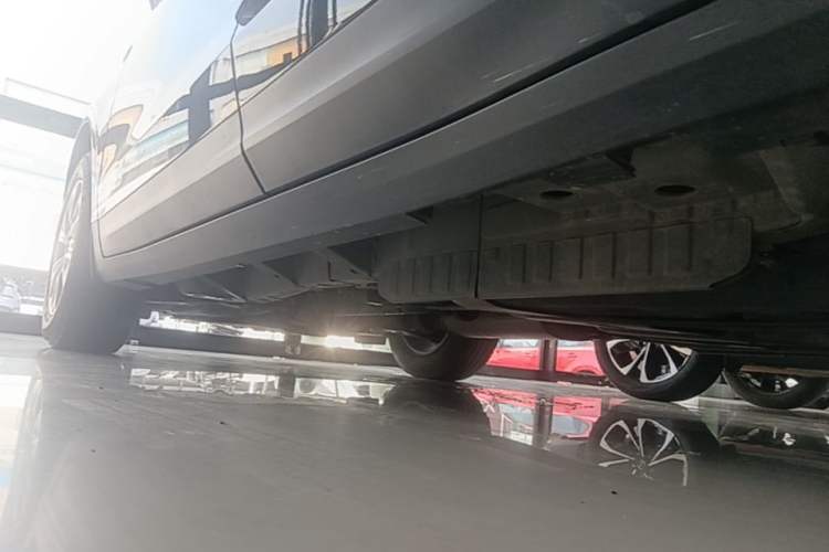 Used Cadillac XT5 2020 28T Four-Wheel Drive Tech Version Left Side Sill