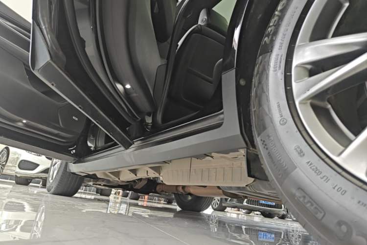 Used Cadillac XT5 2020 Revised Version 28T Luxury Edition Left Side Sill