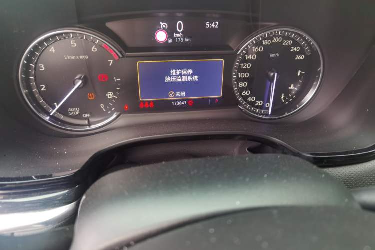 Used Cadillac XT5 2020 28T Luxury Version Odometer Close Up