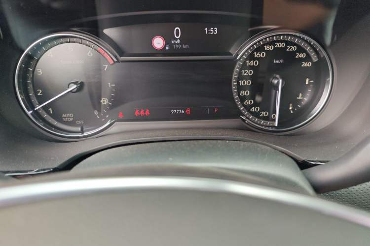 Used Cadillac XT5 2020 28T Luxury Version Odometer Close Up