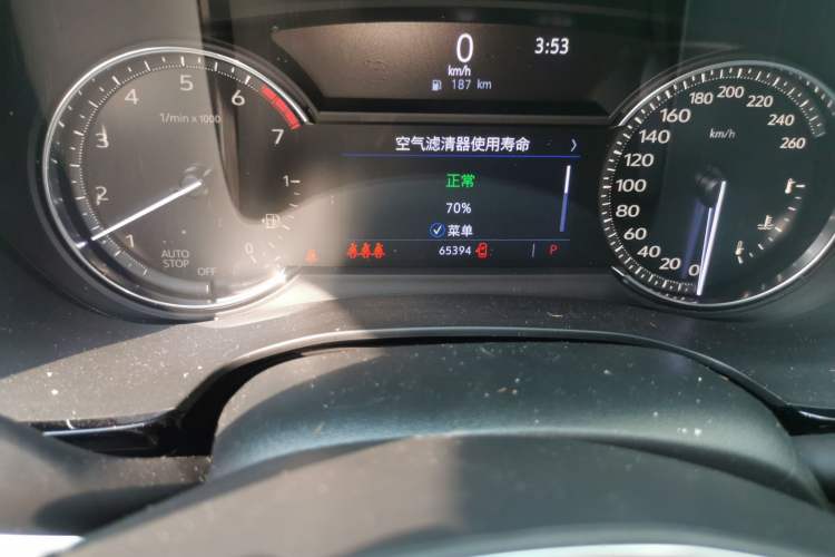 Used Cadillac XT5 2020 28T Luxury Version Odometer Close Up