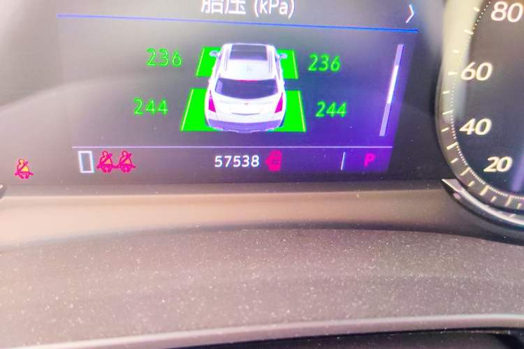 Used Cadillac XT5 2020 Revised Version 28T Luxury Edition Odometer Close Up