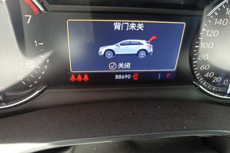 Used Cadillac XT5 2020 28T Luxury Version Odometer Close Up
