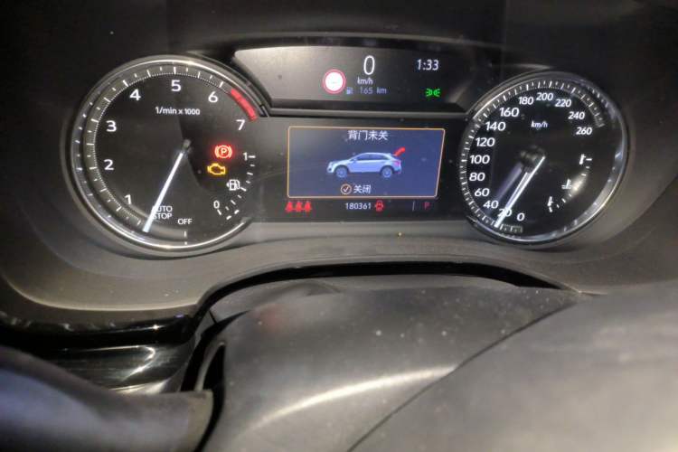 Used Cadillac XT5 2020 28T Luxury Version Odometer Close Up