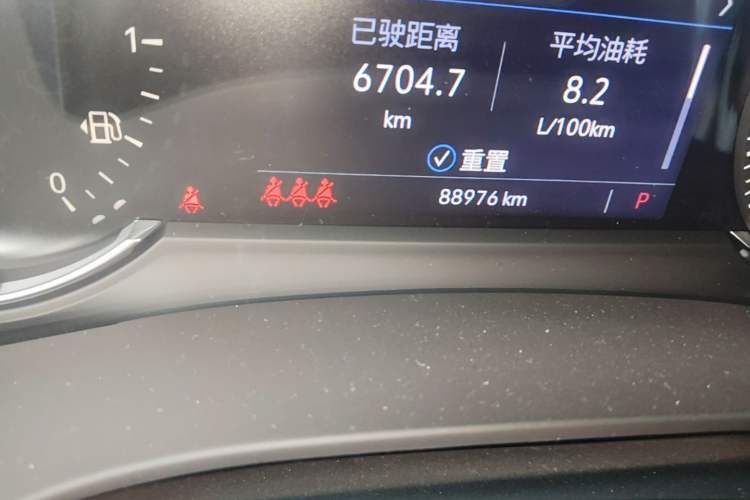 Used Cadillac XT5 2020 28T Luxury Version Odometer Close Up