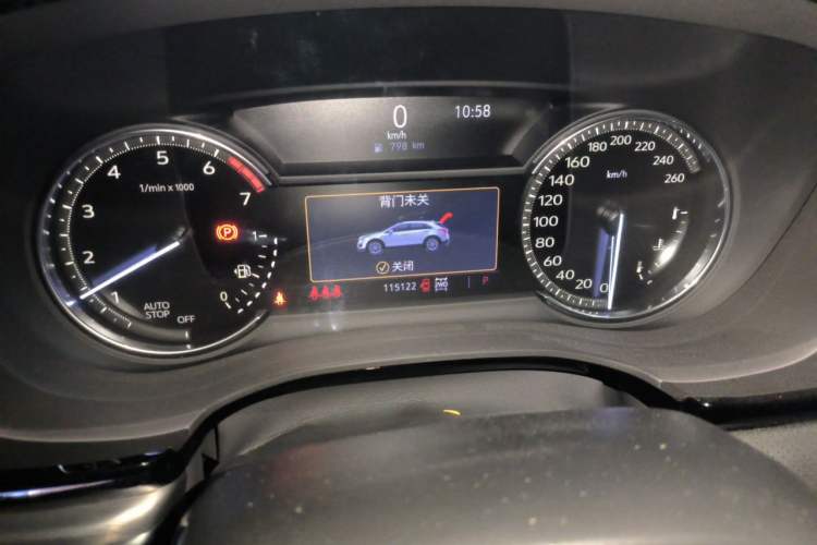Used Cadillac XT5 2020 28T Four-Wheel Drive Tech Version Odometer Close Up