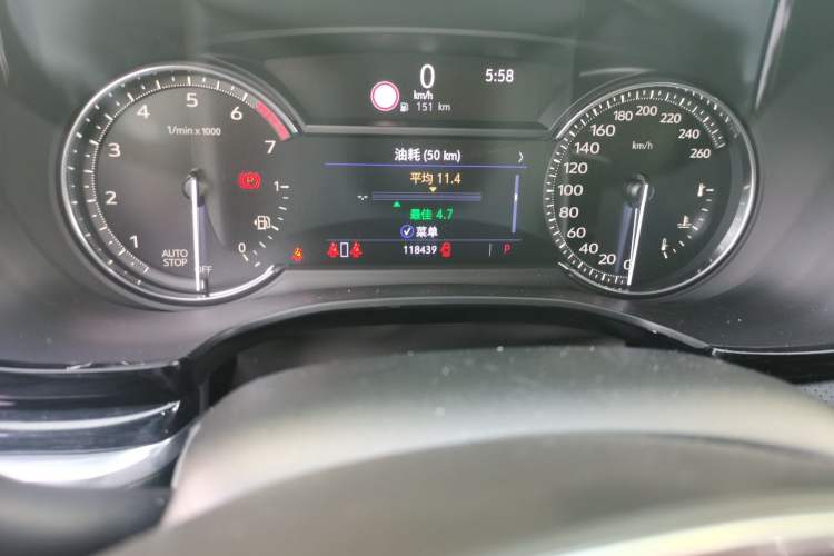 Used Cadillac XT5 2020 28T Luxury Version Odometer Close Up
