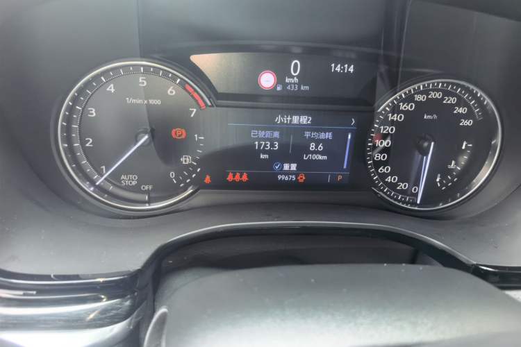 Used Cadillac XT5 2020 28T Luxury Version Odometer Close Up