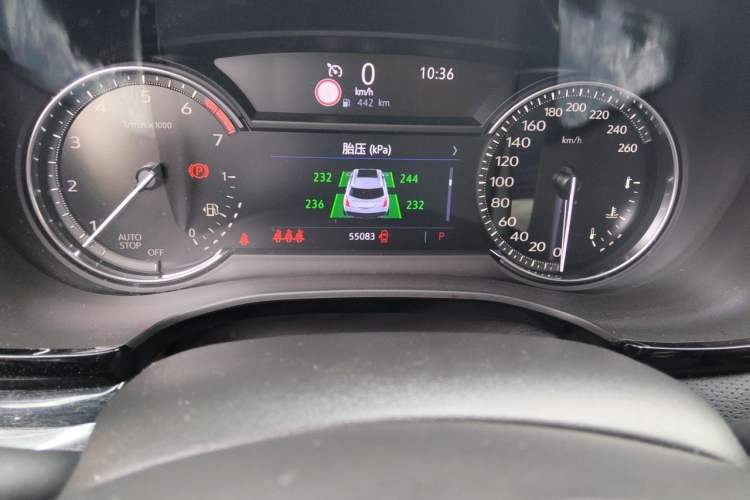 Used Cadillac XT5 2020 28T Luxury Version Odometer Close Up
