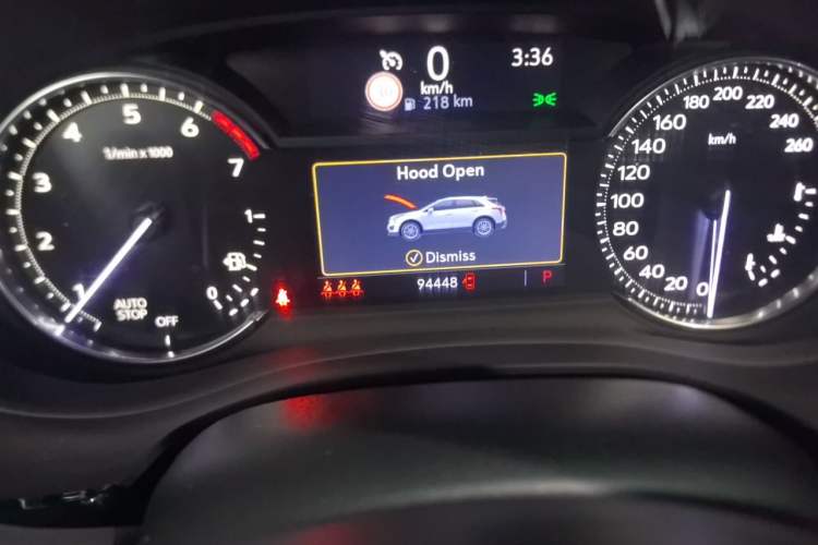 Used Cadillac XT5 2020 28T Luxury Version Odometer Close Up