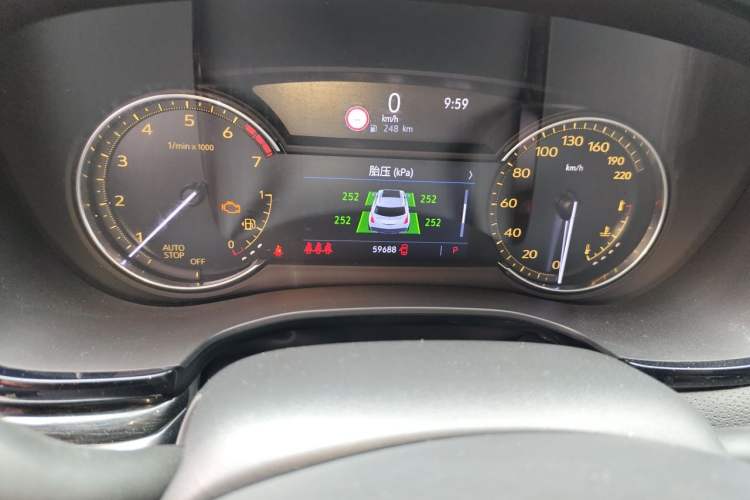 Used Cadillac XT5 2020 Revised Version 28T Luxury Edition Odometer Close Up