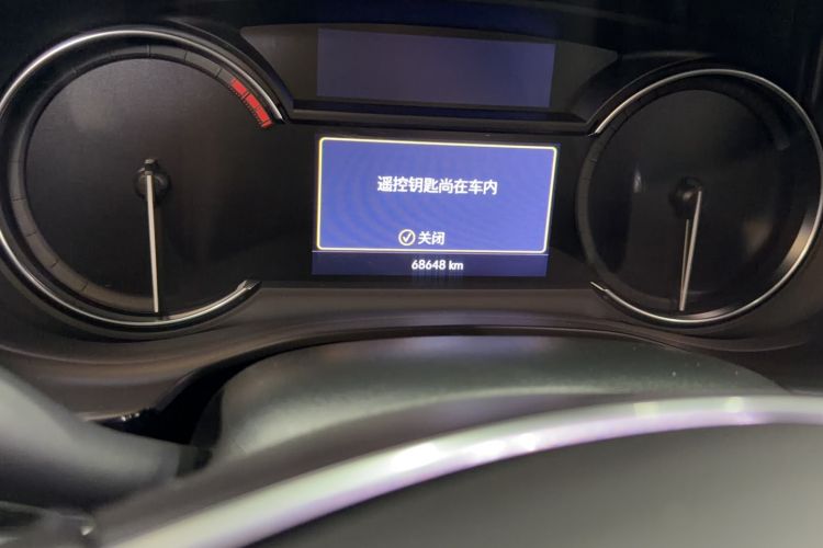 Used Cadillac XT5 2020 28T Luxury Version Odometer Close Up