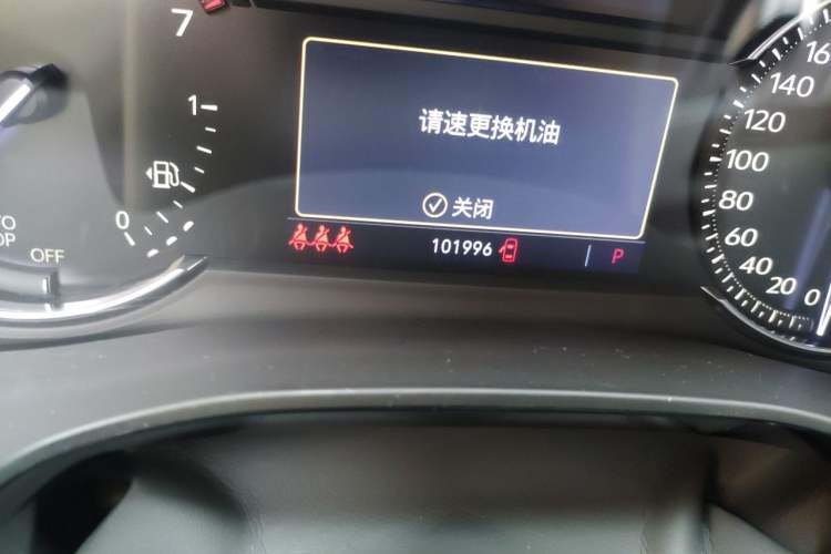 Used Cadillac XT5 2020 28T Luxury Version Odometer Close Up