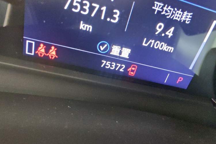 Used Cadillac XT5 2020 28T Luxury Version Odometer Close Up