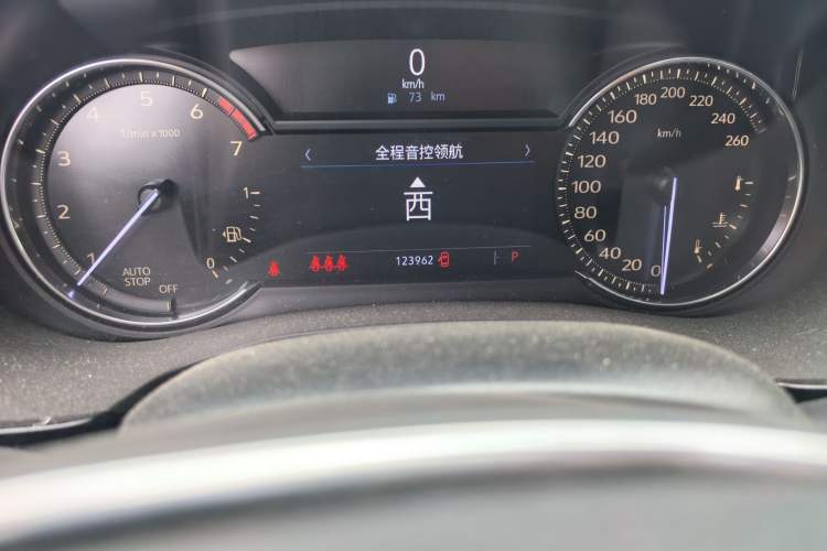 Used Cadillac XT5 2020 28T Tech Edition Odometer Close Up