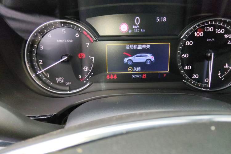 Used Cadillac XT5 2020 28T Luxury Version Odometer Close Up