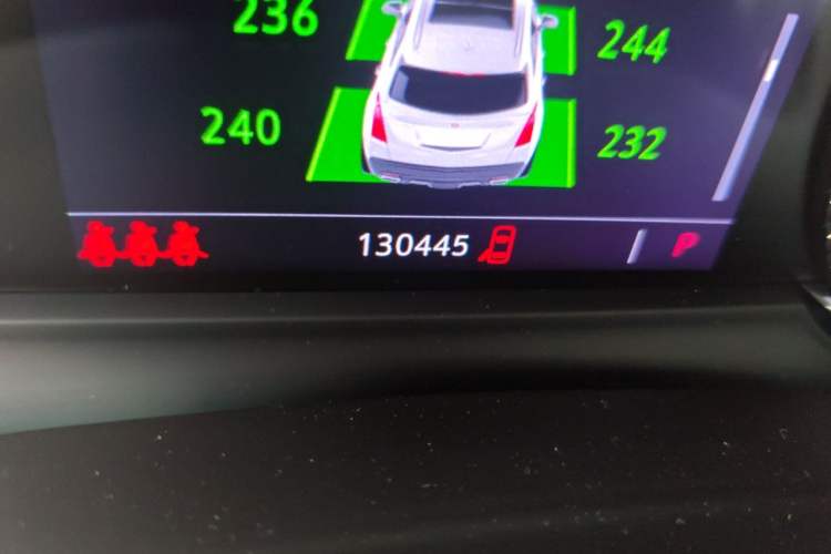 Used Cadillac XT5 2020 28T Luxury Version Odometer Close Up