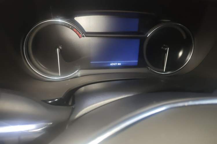Used Cadillac XT5 2020 Revised Version 28T Luxury Edition Odometer Close Up