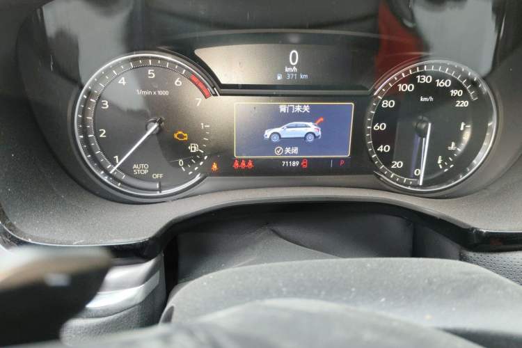 Used Cadillac XT5 2020 Revised Version 28T Tech Edition Odometer Close Up