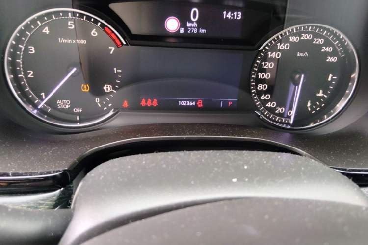 Used Cadillac XT5 2020 28T Luxury Version Odometer Close Up