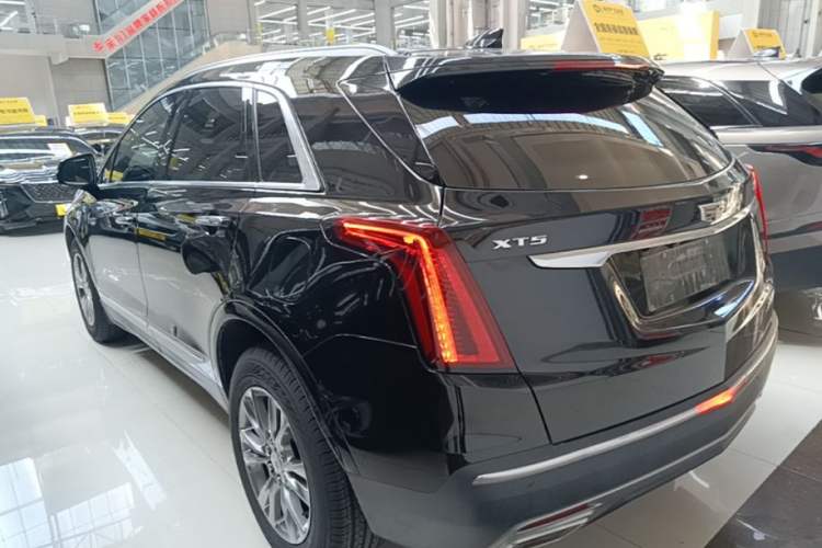 Used Cadillac XT5 2020 Revised Version 28T Luxury Edition Rear Left 45 Deg