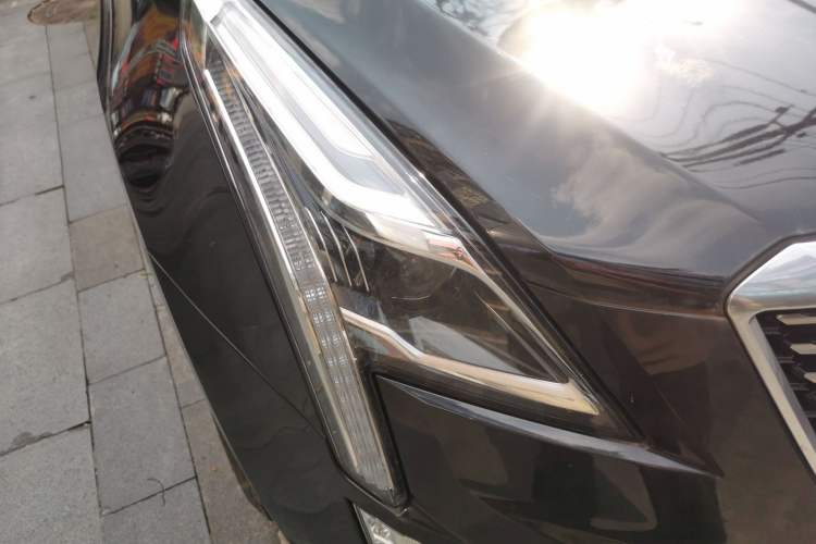 Used Cadillac XT5 2020 28T Luxury Version Right Front Headlight