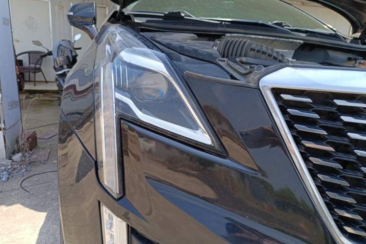 Used Cadillac XT5 2020 28T Luxury Version Right Front Headlight