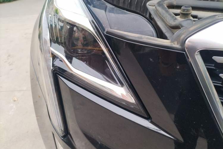 Used Cadillac XT5 2020 Revised Version 28T Luxury Edition Right Front Headlight