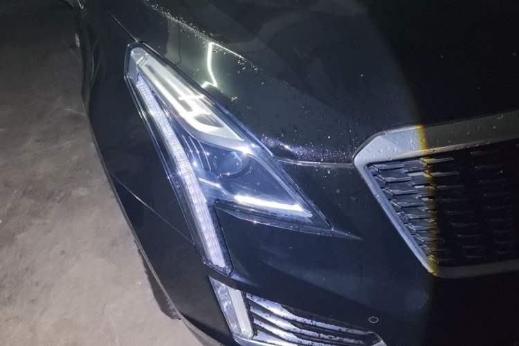 Used Cadillac XT5 2020 28T Luxury Version Right Front Headlight