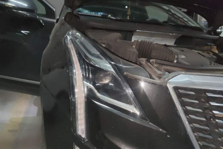Used Cadillac XT5 2020 Revised Version 28T Four-Wheel Drive Luxury Edition Right Front Headlight