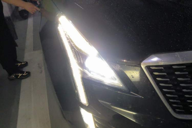 Used Cadillac XT5 2020 28T Luxury Version Right Front Headlight