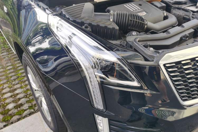 Used Cadillac XT5 2020 28T Luxury Version Right Front Headlight