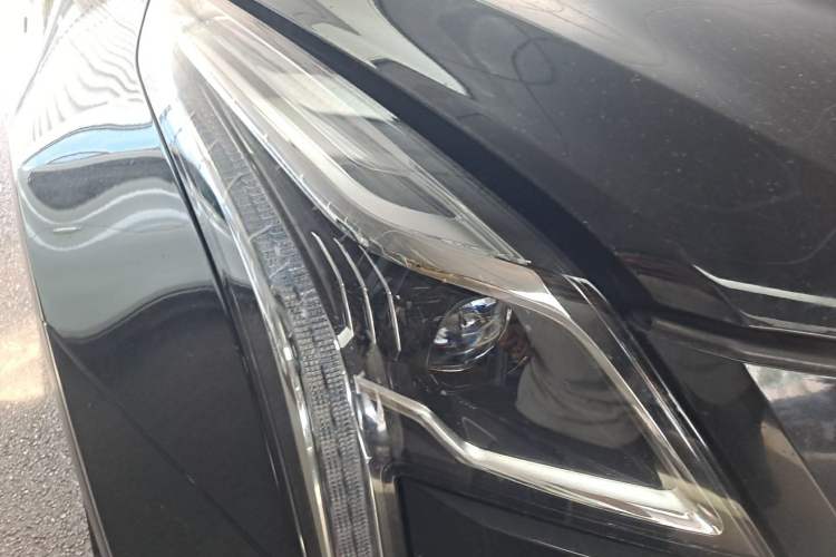Used Cadillac XT5 2020 Revised Version 28T Luxury Edition Right Front Headlight