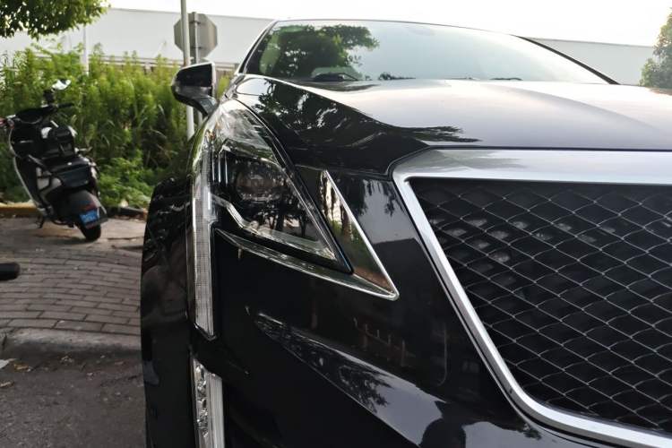 Used Cadillac XT5 2020 Facelift 28T All-Wheel-Drive Platinum Sport Edition Right Front Headlight