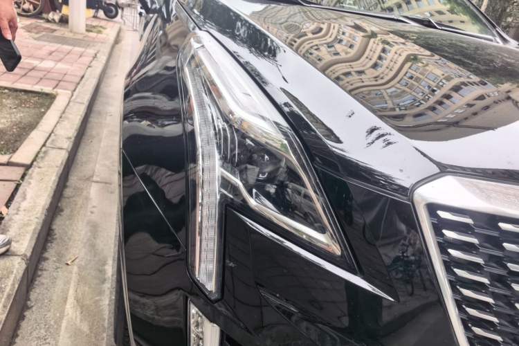 Used Cadillac XT5 2020 28T Luxury Version Right Front Headlight