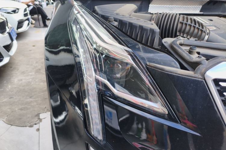 Used Cadillac XT5 2020 28T Luxury Version Right Front Headlight