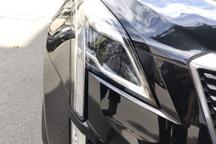 Used Cadillac XT5 2020 28T Luxury Version Right Front Headlight