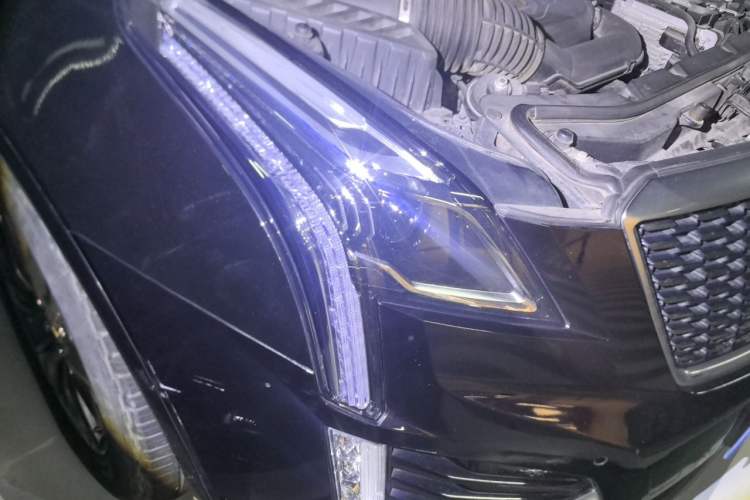 Used Cadillac XT5 2020 28T Luxury Version Right Front Headlight