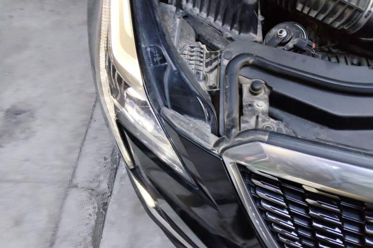 Used Cadillac XT5 2020 28T Luxury Version Right Front Headlight